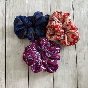 NEW WITHOUT TAGS ANTHROPOLOGIE SATIN SCRUNCHIE SET BLUE PURPLE RED